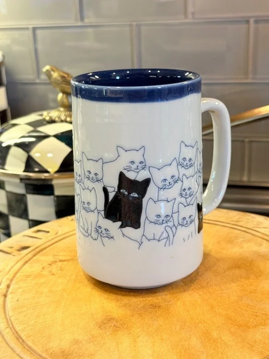 Vintage OTAGIRI Blue and White Stoneware Cat Pattern Mug - Picture 10 of 16